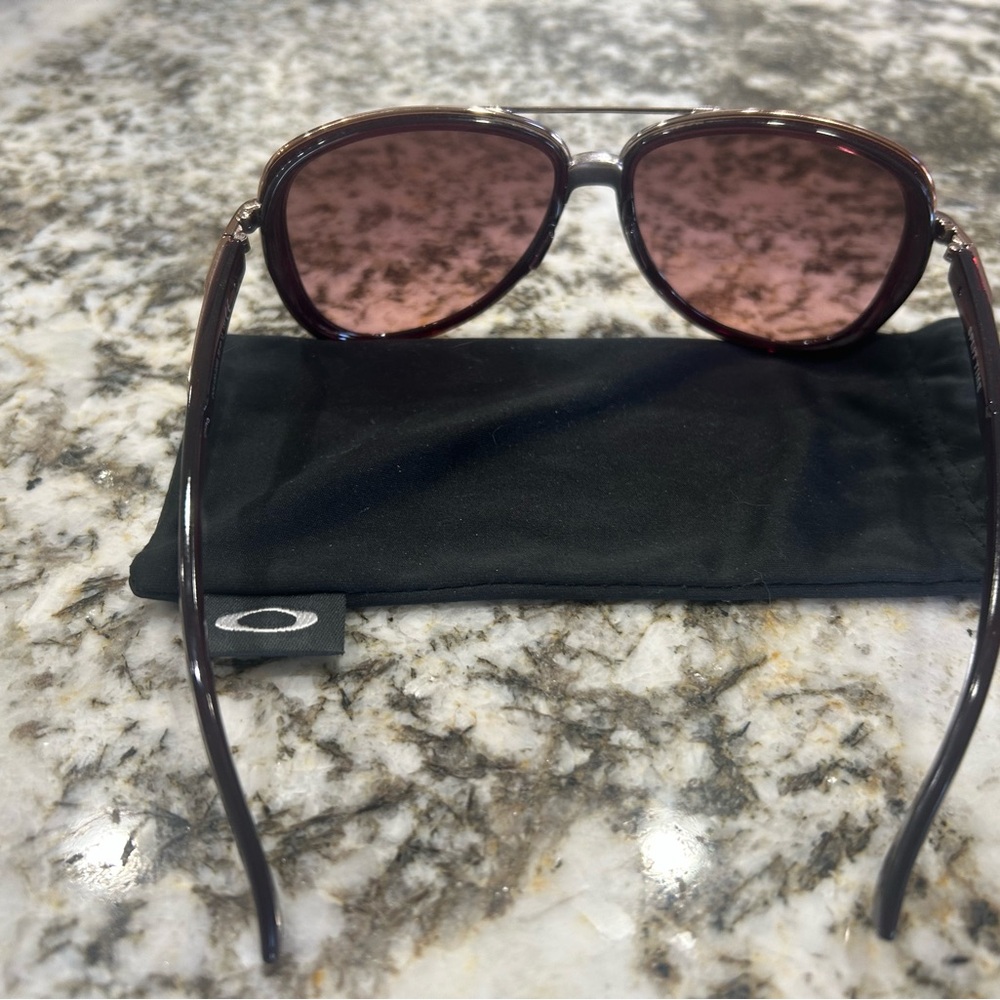 Women’s Oakley sunglasses - Picture 3 of 5